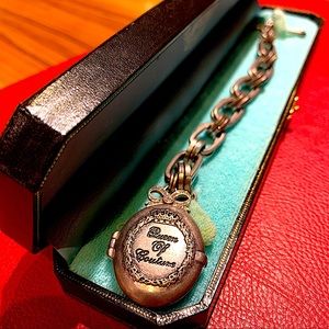 💝Juicy Couture bracelet with a pendent in matte silver color